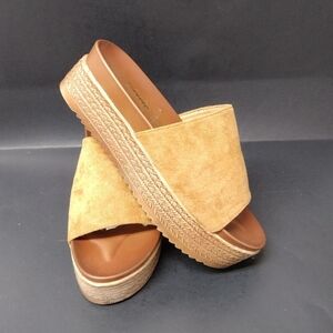-NEW FOREVER-  FAUX SUEDE PLATFORM SLIP ON SLIDES WOMEN'S SANDALS SIZE :7 (38 )